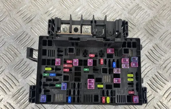 Jeep Grand Cherokee WL Fuse module 68366721AD