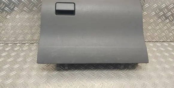 Glove box