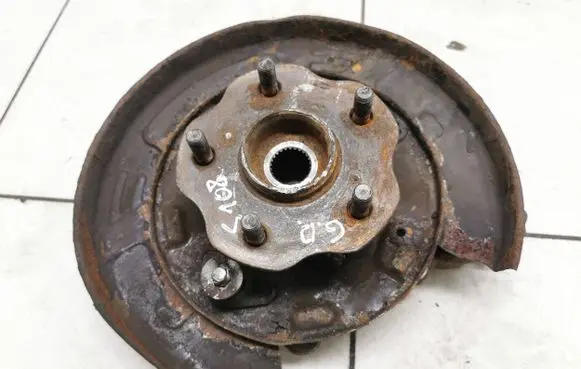 Rear wheel hub spindle/knuckle