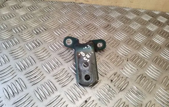 Toyota Avensis T220 Front door upper hinge