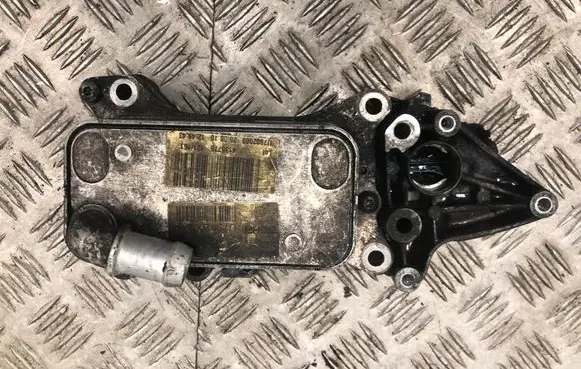 Citroen C4 Grand Picasso Oil filter mounting bracket U7902003