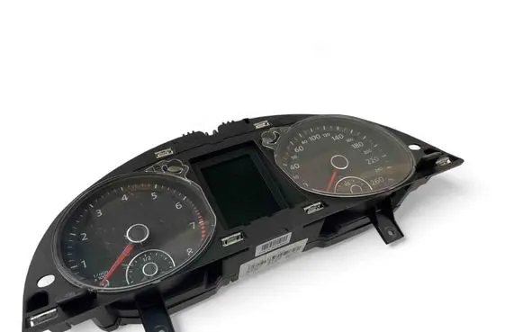 Volkswagen PASSAT B6 Speedometer (instrument cluster) 3C0920872H