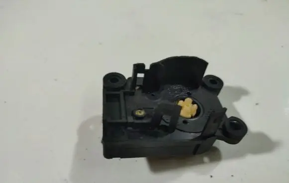 Ford Focus C-MAX Air flap motor/actuator 410473240