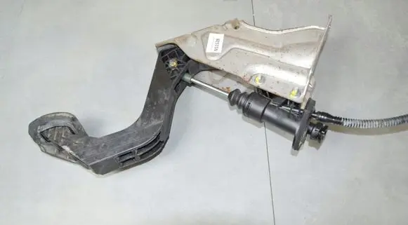 Clutch pedal sensor