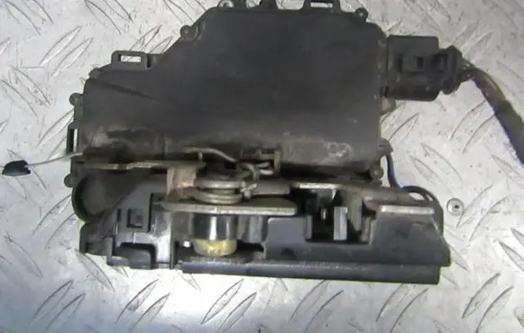 Audi A4 S4 B6 8E 8H Front door lock 8b1837016c