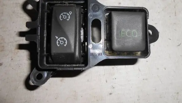 Renault Clio IV Cruise control switch