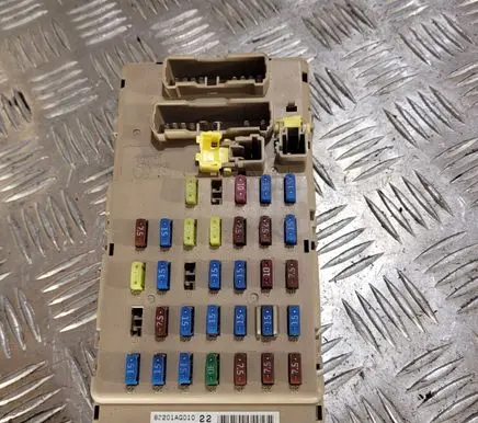 Subaru Legacy Fuse module 82201AG010
