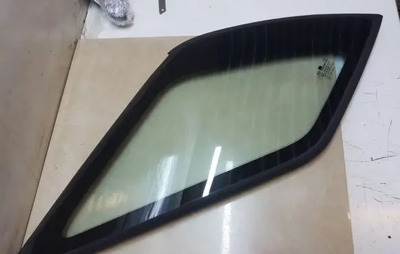 KIA Sorento Rear side window