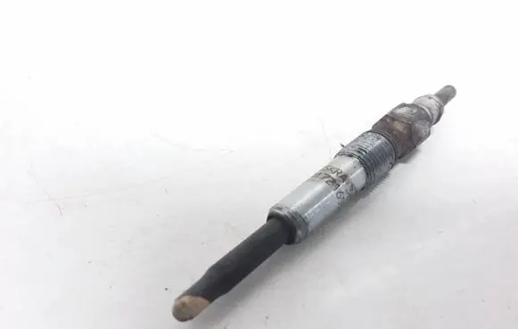 Audi 80 90 S2 B4 Glow plug 11721659