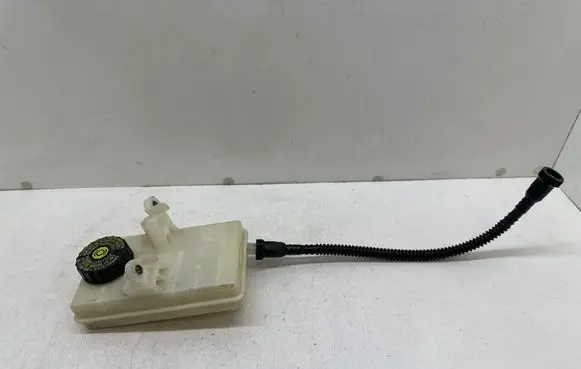 Peugeot 3008 I Brake fluid reservoir 9680907780