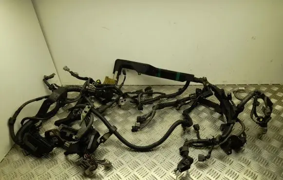 Toyota Avensis T270 Engine installation wiring loom 8212105C00