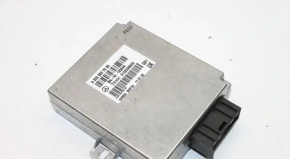 Mercedes-Benz CLS C219 Central body control module A2038207585