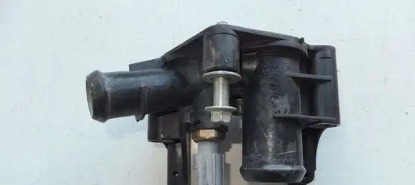 Ford Focus Thermostat 7M5G8K556AC