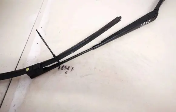 Volkswagen Golf V Front wiper blade arm 1k1955409