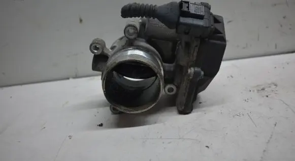 Volkswagen Tiguan Throttle valve 03L128063R