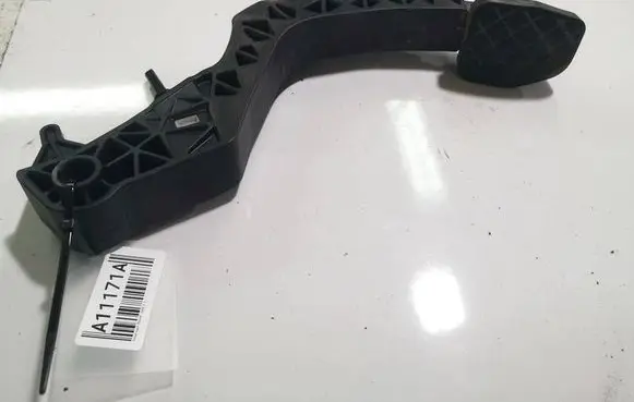 Volkswagen PASSAT B6 Clutch pedal 