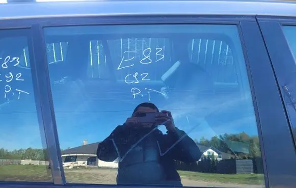 BMW X3 E83 Sliding door window/glass