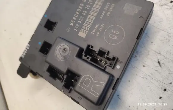Mercedes-Benz CLS C219 Door control unit/module 2198200326