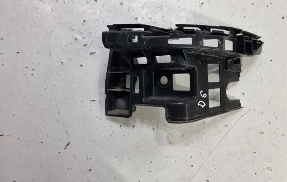 Rear bumper mounting bracket