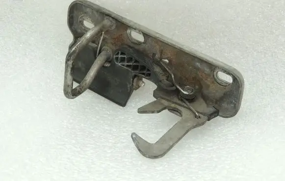 Volkswagen Tiguan Engine bonnet/hood lock/catch 1K0823480