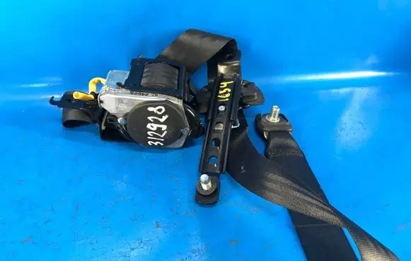 Mitsubishi Outlander Front seatbelt 7000B181