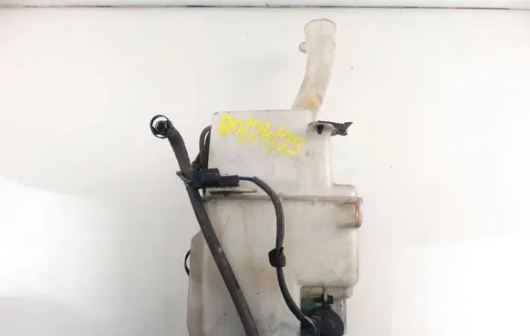 Mitsubishi Outlander Windshield washer fluid reservoir/tank 