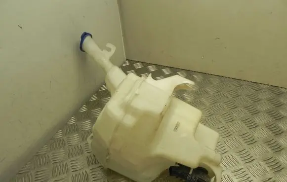 Hyundai Accent Windshield washer fluid reservoir/tank 986101R110 VD18366 DEFEKTAS