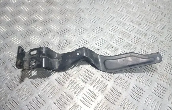 Mercedes-Benz C W204 Radiator support slam panel bracket 204620593