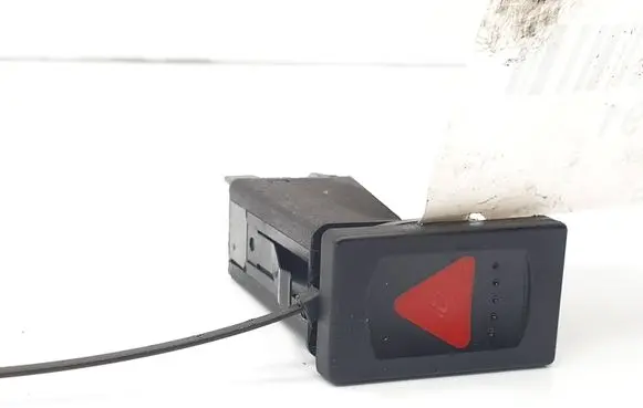 Volkswagen PASSAT B5 Hazard light switch 3B0953235B