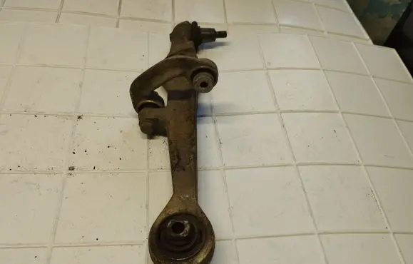 Volkswagen PASSAT B5 Front control arm 4D0407155P