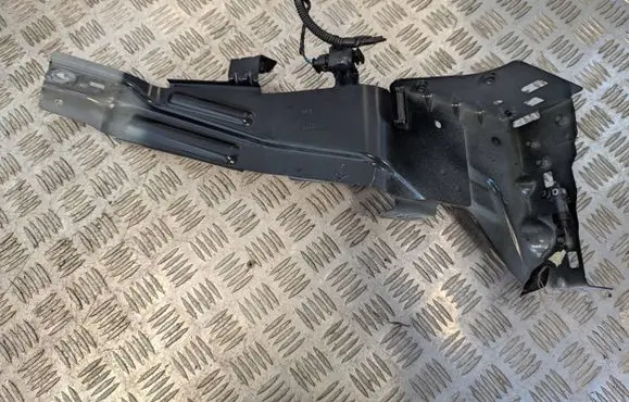 Volvo XC40 Headlight/headlamp mounting bracket 32348652