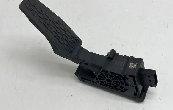 Jeep Wrangler Accelerator throttle pedal 04581893AD 24936G