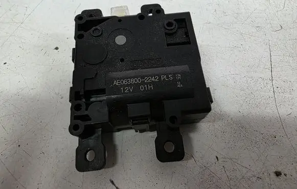Toyota Corolla E120 E130 A/C air flow flap actuator/motor 638002242