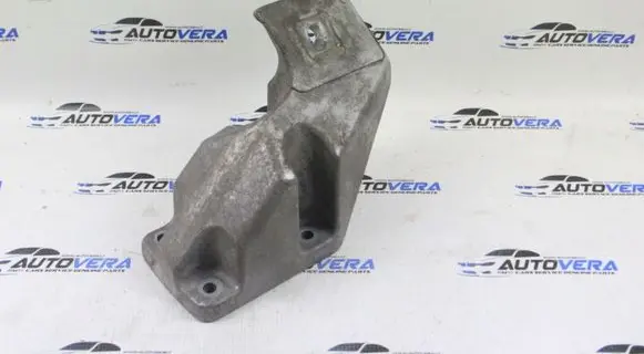 Land Rover Range Rover Sport L320 Engine mounting bracket KKU500600
