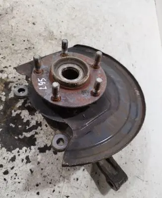 Nissan Qashqai+2 Front wheel hub spindle knuckle