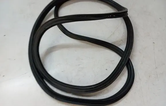Porsche Macan (95B) Trunk rubber seal (body) 95B827705L