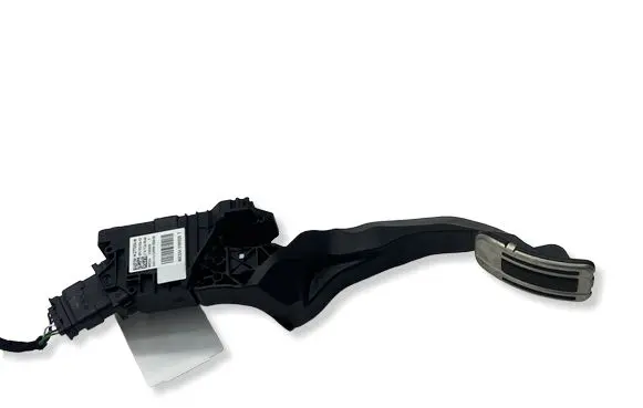 Opel Mokka B Accelerator throttle pedal 9827705480