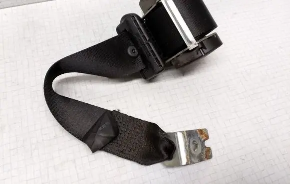 Rear seatbelt
