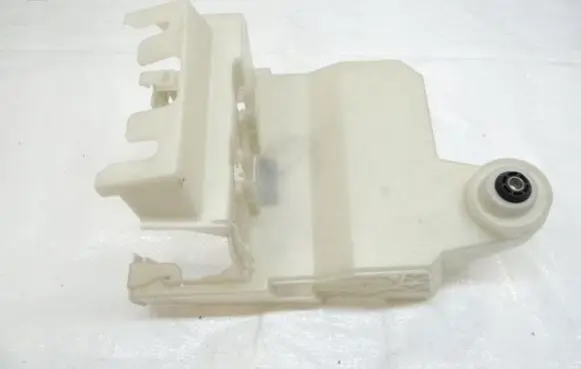 Peugeot 308 Other engine bay part 9670162380