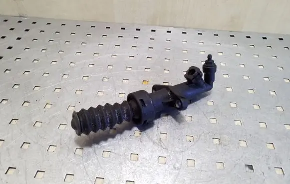 Peugeot 407 Clutch slave cylinder 