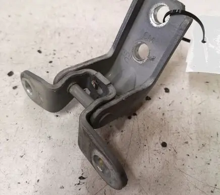 Hyundai Santa Fe Front door upper hinge