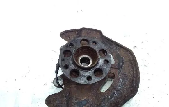 Mercedes-Benz A W169 Front wheel hub spindle knuckle