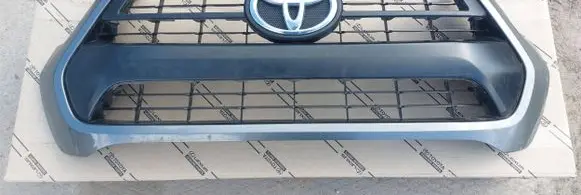 Toyota Hilux VIII Front bumper upper radiator grill 531110KB80