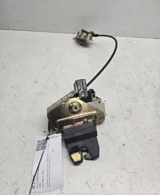 Volvo S60 Tailgate/trunk/boot lock/catch/latch 8679694