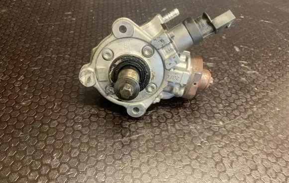 BMW X1 E84 Fuel injection high pressure pump 0986437426 151219 080892