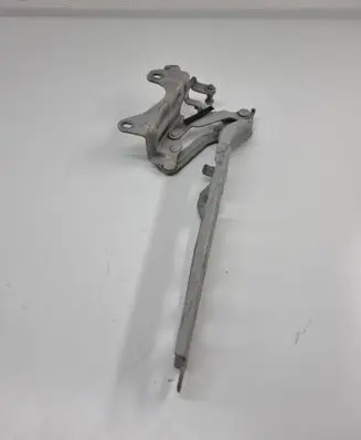Engine bonnet/hood hinges