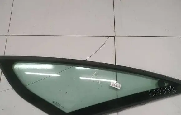 Citroen C4 Grand Picasso Front triangle window/glass AS2
