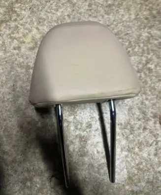 Subaru Outback (BS) Front seat headrest 