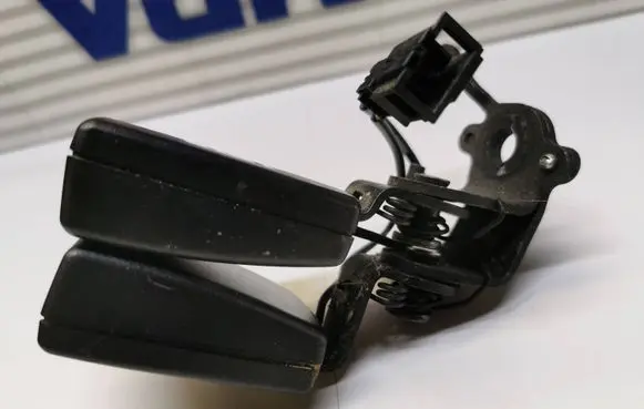 Volkswagen PASSAT B8 Rear seatbelt buckle 3V0857739 01122014