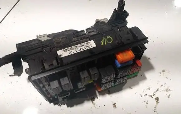 Opel Corsa D Fuse box set 13217394